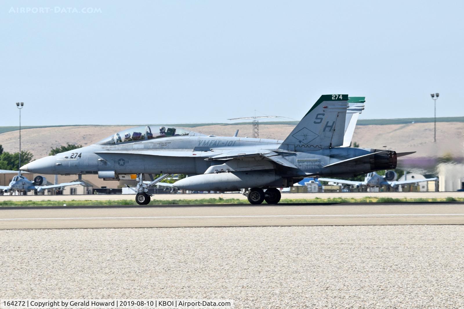164272, 1991 McDonnell Douglas F/A-18D Hornet C/N 1035/D080, Take off run on RWY 10L. VMFAT-101 