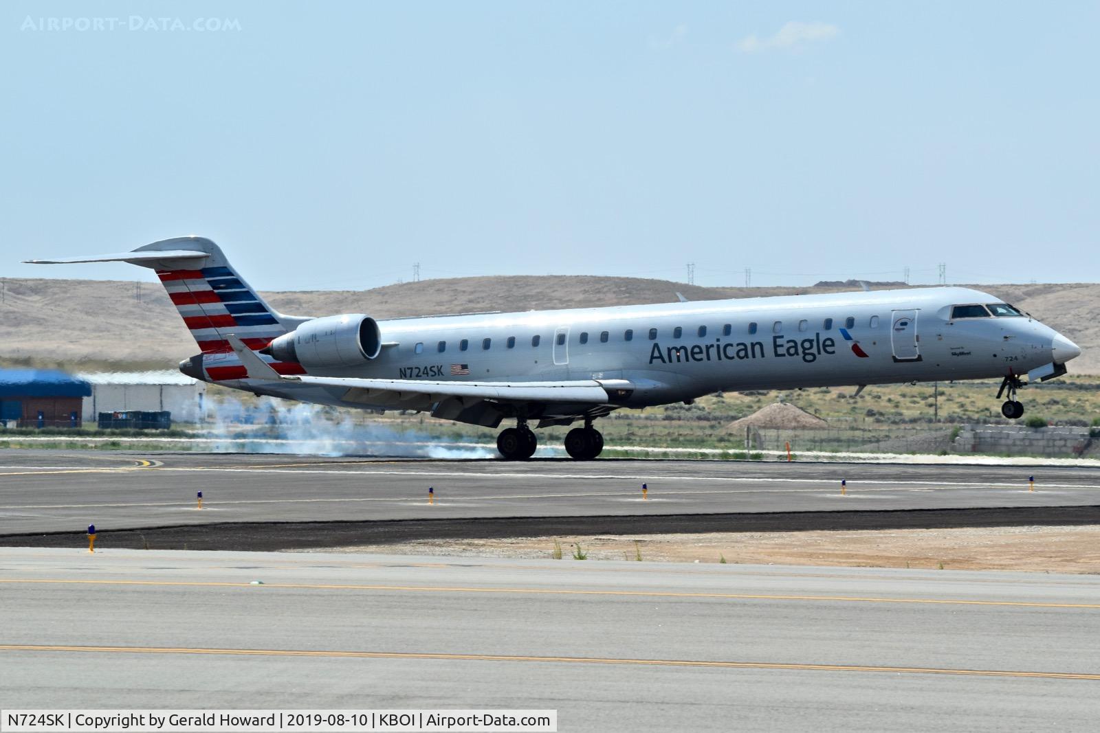 N724SK, 2004 Bombardier CRJ-700 (CL-600-2C10) Regional Jet C/N 10189, Landing RWY 28R.