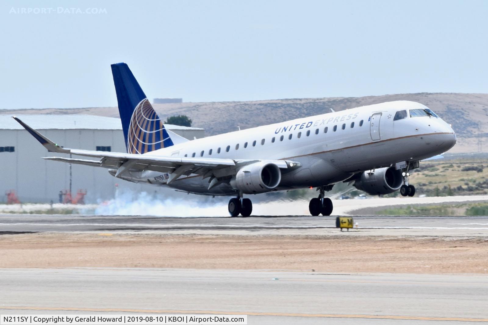N211SY, 2017 Embraer 175LR (ERJ-170-200LR) C/N 17000646, Landing RWY 28R.
