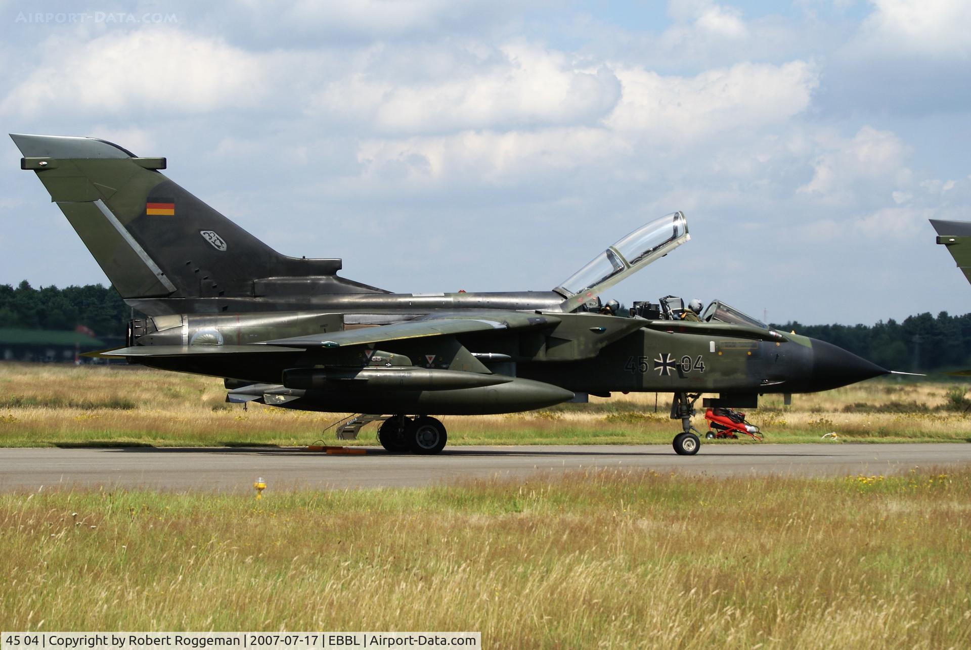 45 04, 1985 Panavia Tornado IDS C/N 512/GS157/4204, OPEN DAY.