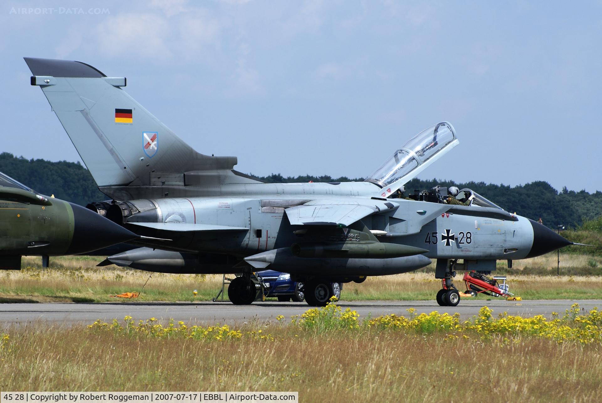 45 28, Panavia Tornado IDS C/N 572/GS176/4228, OPEN DAY.