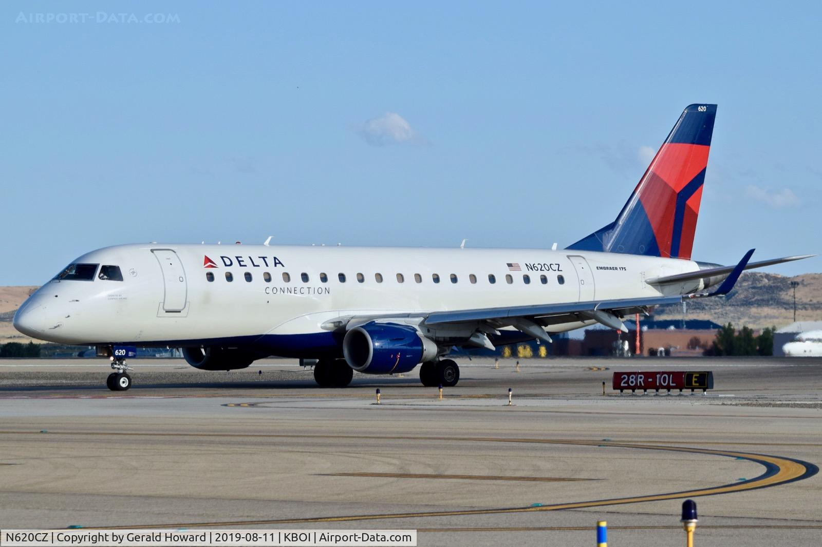 N620CZ, 2008 Embraer 175LR (ERJ-170-200LR) C/N 17000214, Turning off RWY 28R.