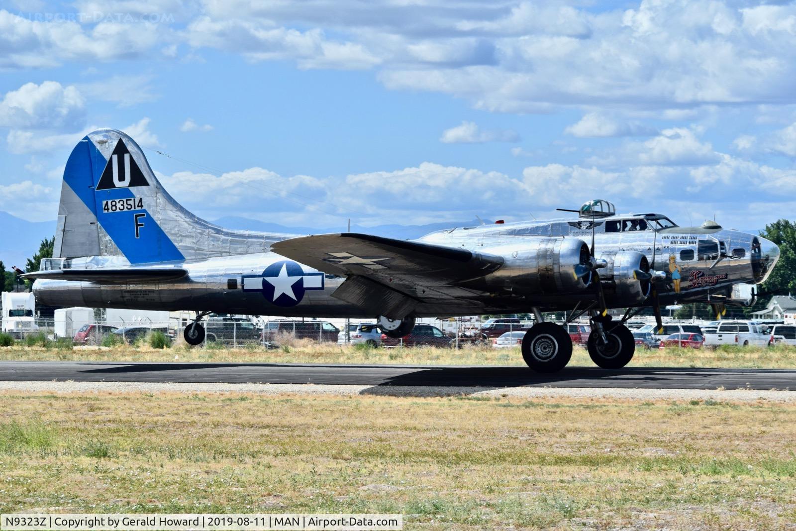 N9323Z, 1944 Boeing B-17G-85-DL Flying Fortress C/N 32155, Landing RWY 29.