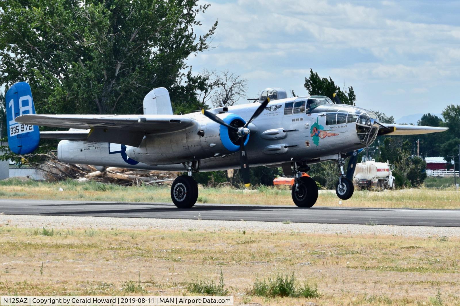 N125AZ, 1960 North American TB-25N Mitchell C/N 108-35262, Landing RWY 29,