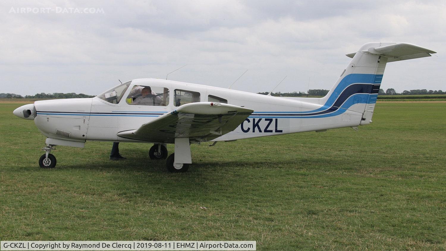 G-CKZL, Piper PA-28RT-201 Arrow IV C/N 28R-7918215, Visitor at Midden Zeeland.
