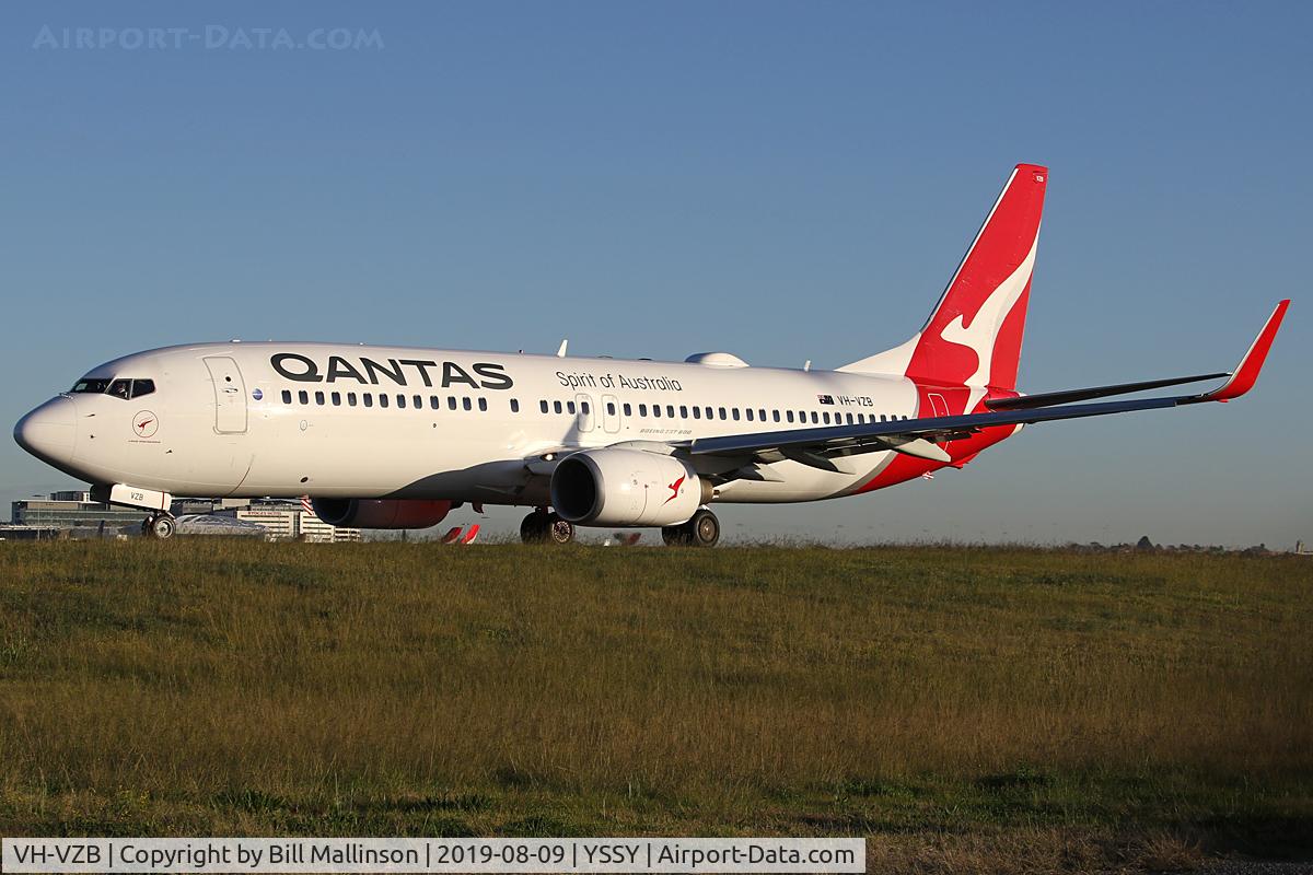VH-VZB, 2008 Boeing 737-838 C/N 34196, taxi to 3-4 R