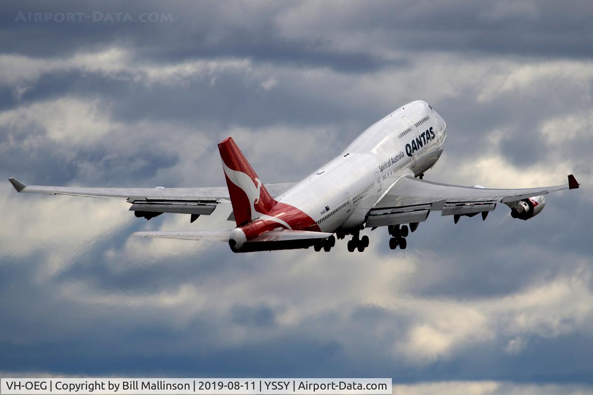 VH-OEG, 2002 Boeing 747-438/ER C/N 32911, off from 3-4 R