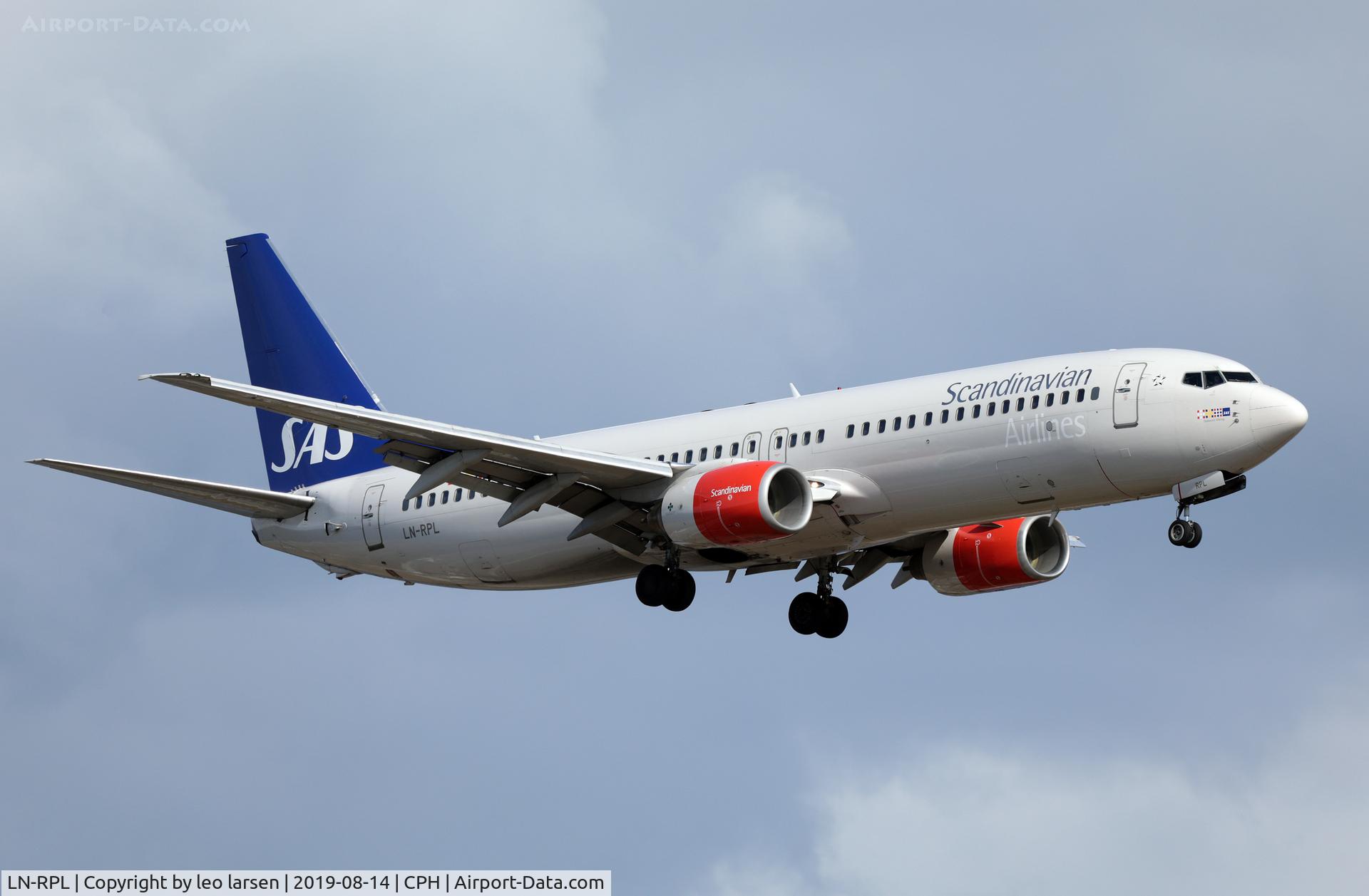 LN-RPL, 2000 Boeing 737-883 C/N 30469, Copenhagen 14.8.2019 on final to R-22L
