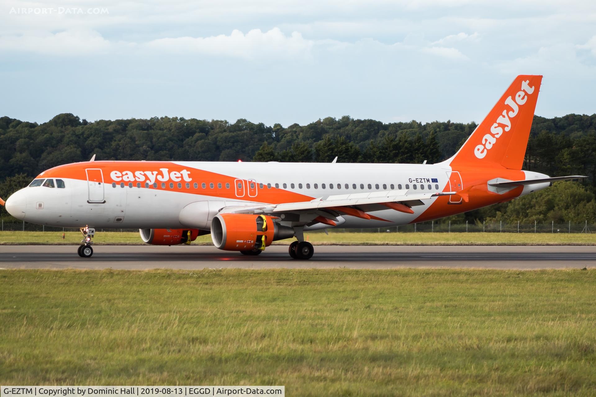 G-EZTM, 2009 Airbus A320-214 C/N 4014, Landing RWY 27