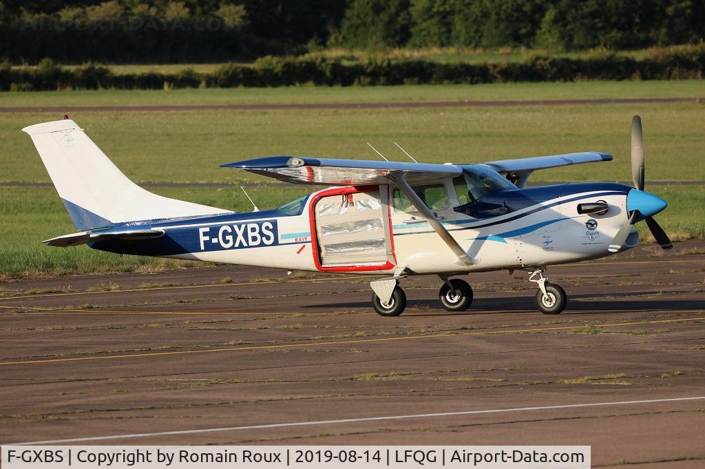 F-GXBS, 1977 Cessna U206G Stationair C/N U206-04181, Parked