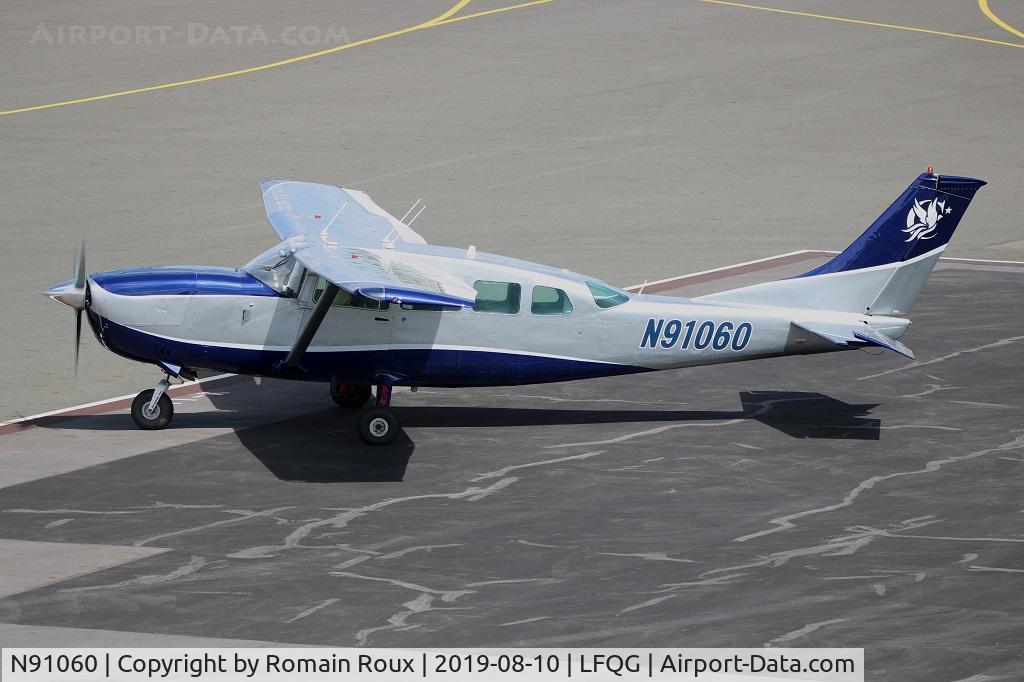 N91060, 1969 Cessna T207 C/N 20700047, Taxiing