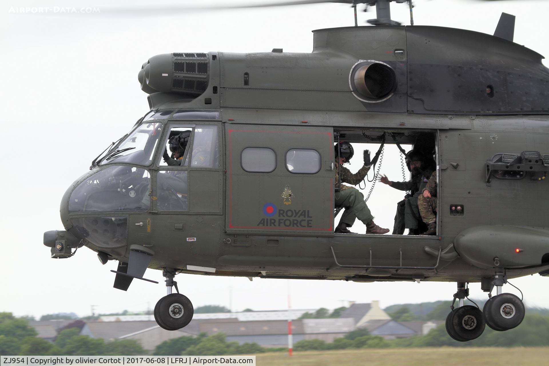 ZJ954, Westland Puma HC.2 C/N 1310, saluting the spottters