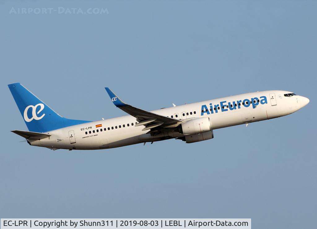 EC-LPR, 2012 Boeing 737-85P C/N 36588, Climbing after take off from rwy 25L... New c/s