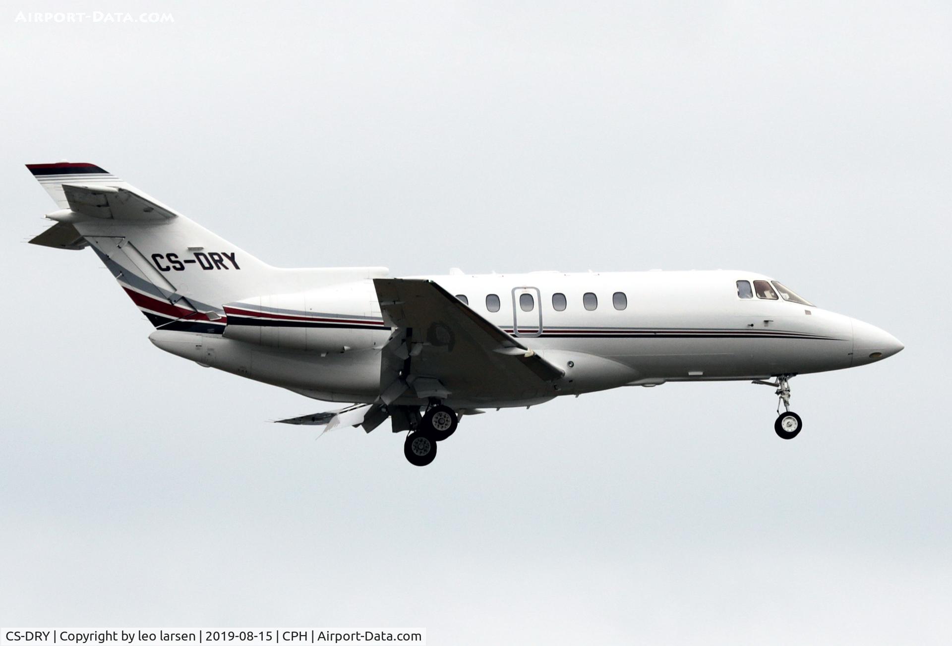 CS-DRY, 2007 Raytheon Hawker 800XP C/N 258840, Copenhagen 15.8.2019 on final to R-22L