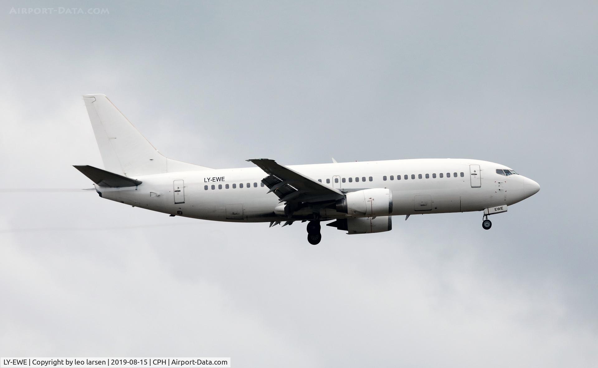 LY-EWE, 1997 Boeing 737-33R C/N 28873, Copenhagen 15.8.2019 on final to R-22L