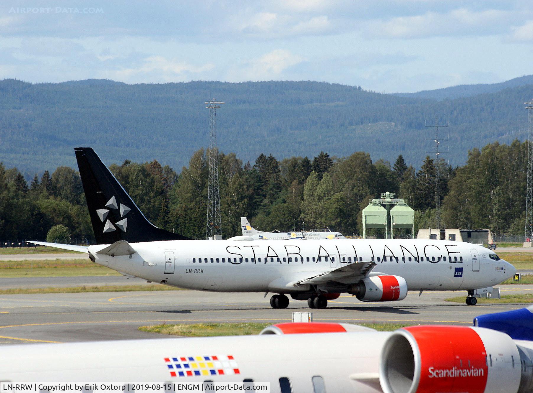 LN-RRW, 2004 Boeing 737-883 C/N 32277, LN-RRW in OSL