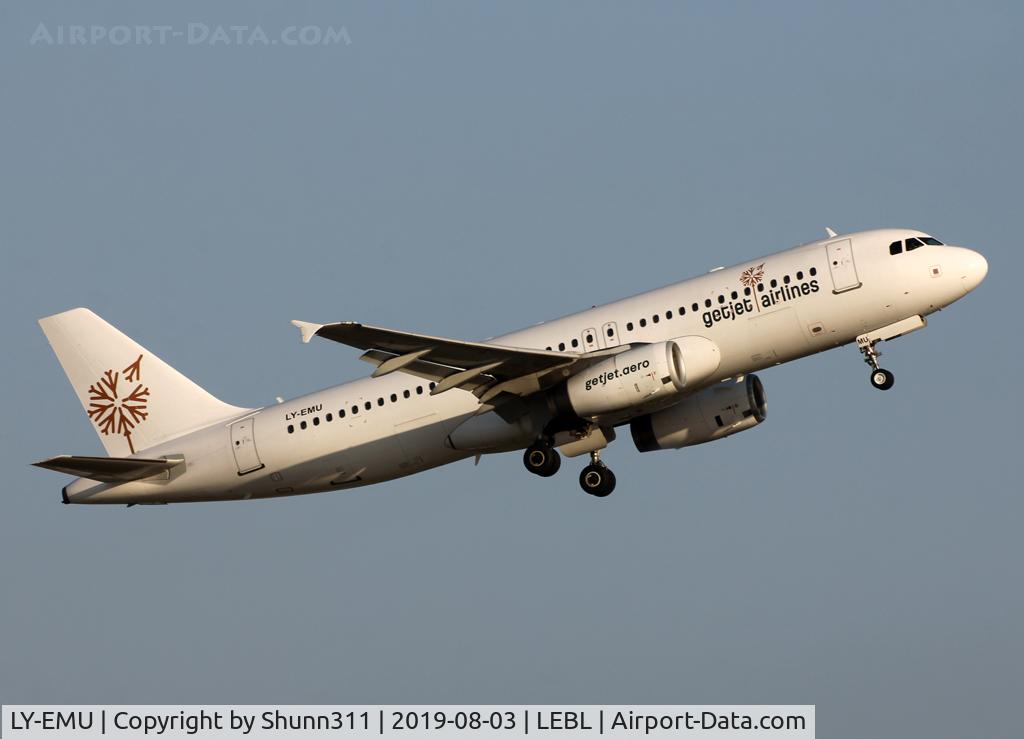 LY-EMU, 2003 Airbus A320-233 C/N 2118, Taking off from rwy 25L