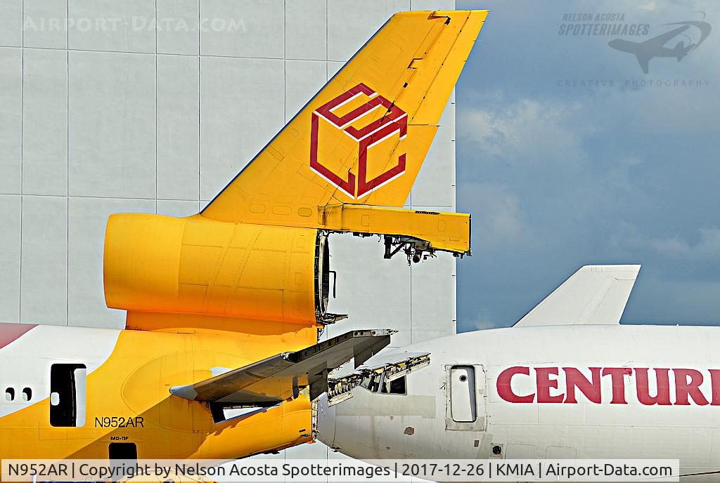 N952AR, 1992 McDonnell Douglas MD-11F C/N 48497, Scrap line at MIA 12/2017