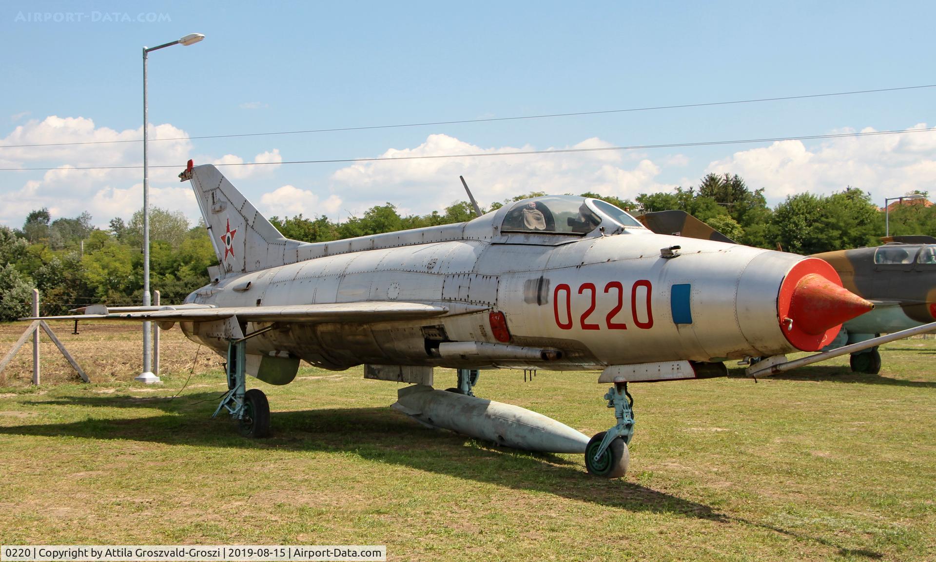 0220, Mikoyan-Gurevich MiG-21F-13 C/N 460220, Komo-Sky 51 Base, Dunavarsány, Hungary
