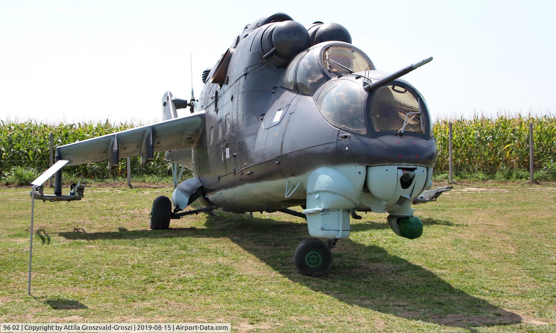 96 02, Mil Mi-24D Hind C/N 110157, Komo-Sky 51 Base, Dunavarsány, Hungary