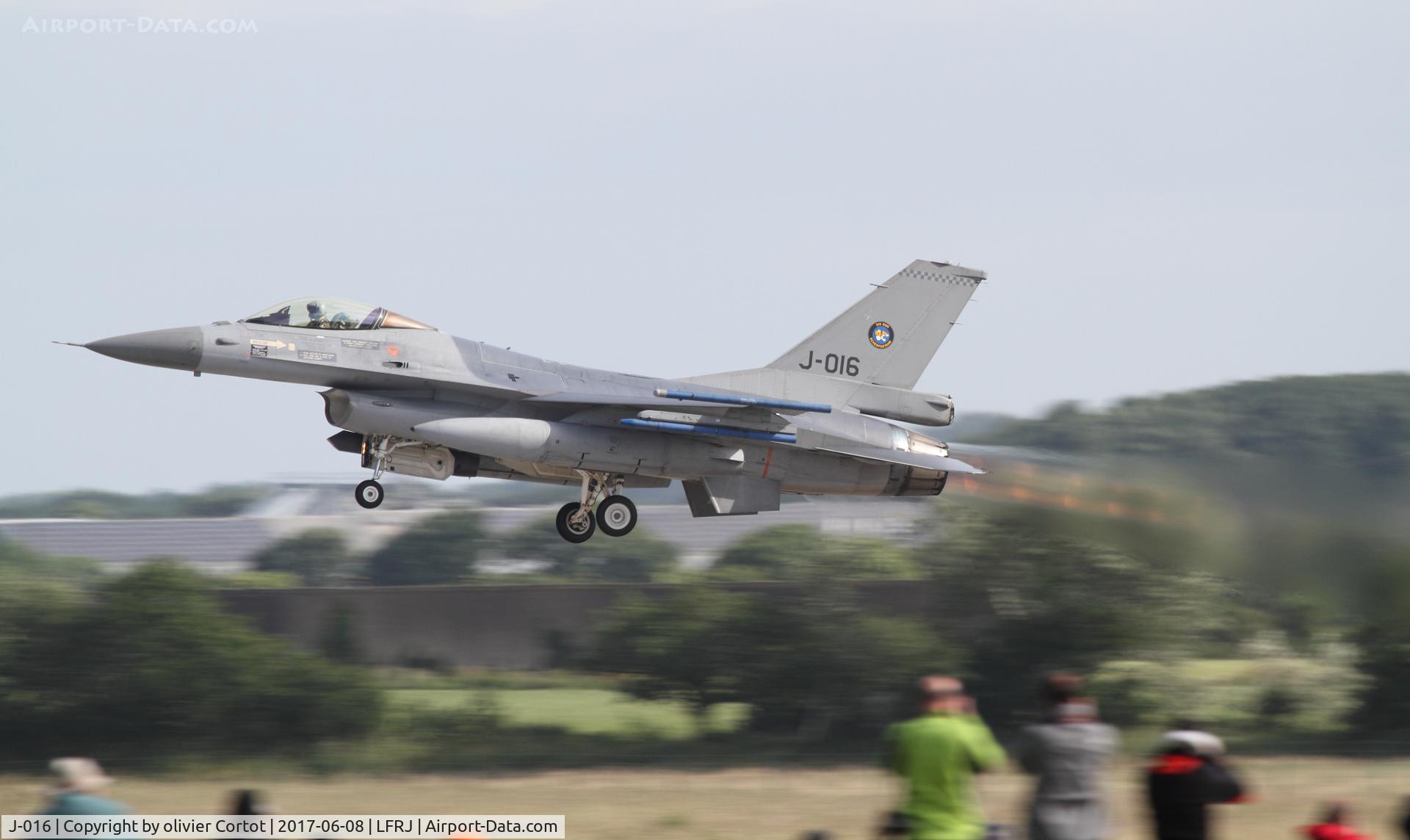J-016, General Dynamics F-16AM Fighting Falcon C/N 6D-172, Spotter day at Landivisiau