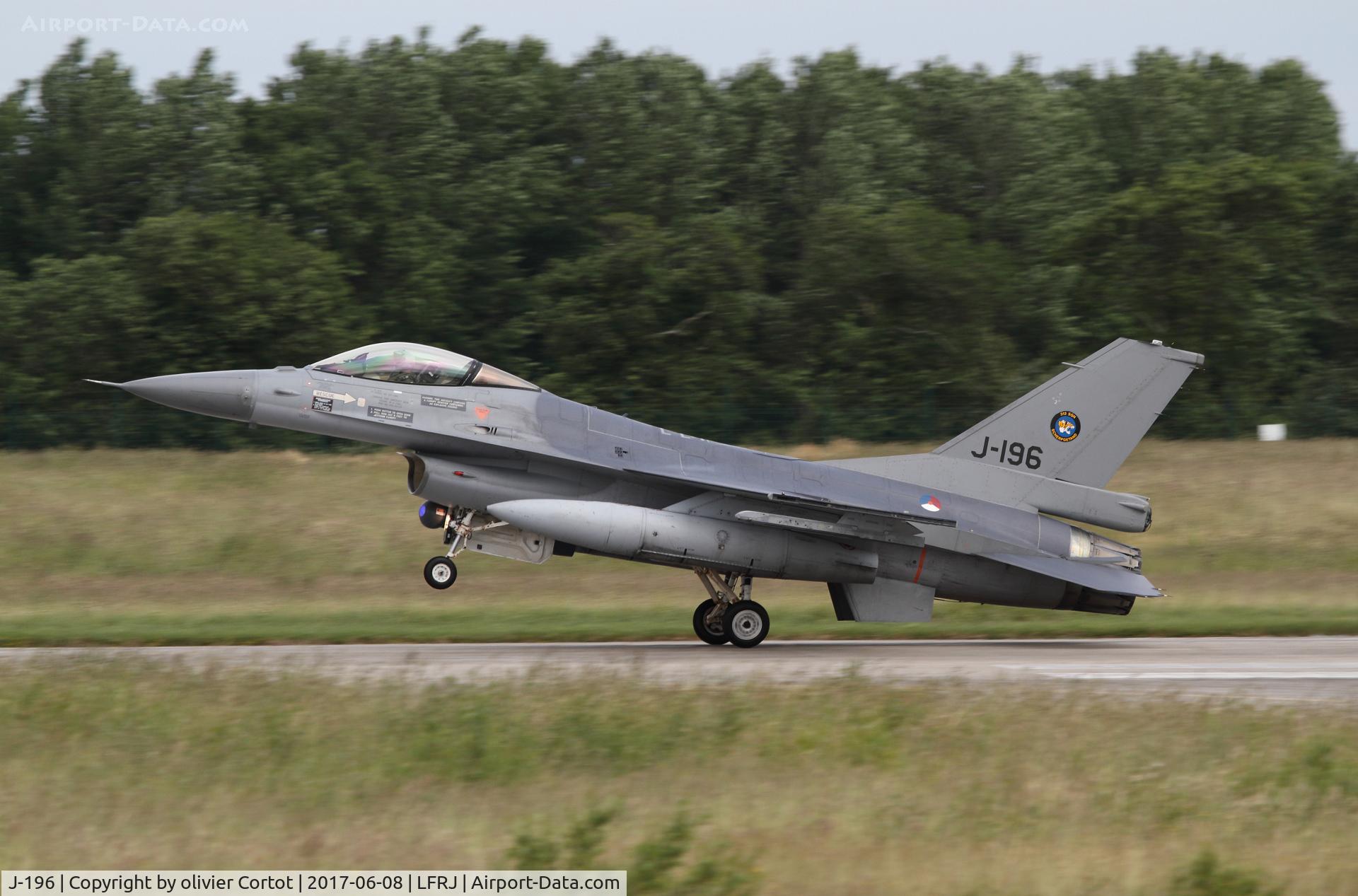 J-196, Fokker F-16AM Fighting Falcon C/N 6D-103, landing at Landivisiau
