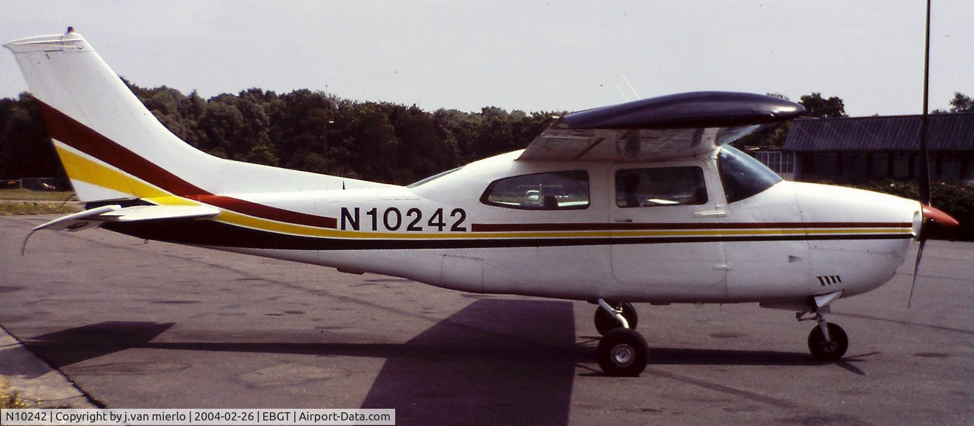 N10242, 1972 Cessna 210L Centurion C/N 210-59704, Ghent, Belgium