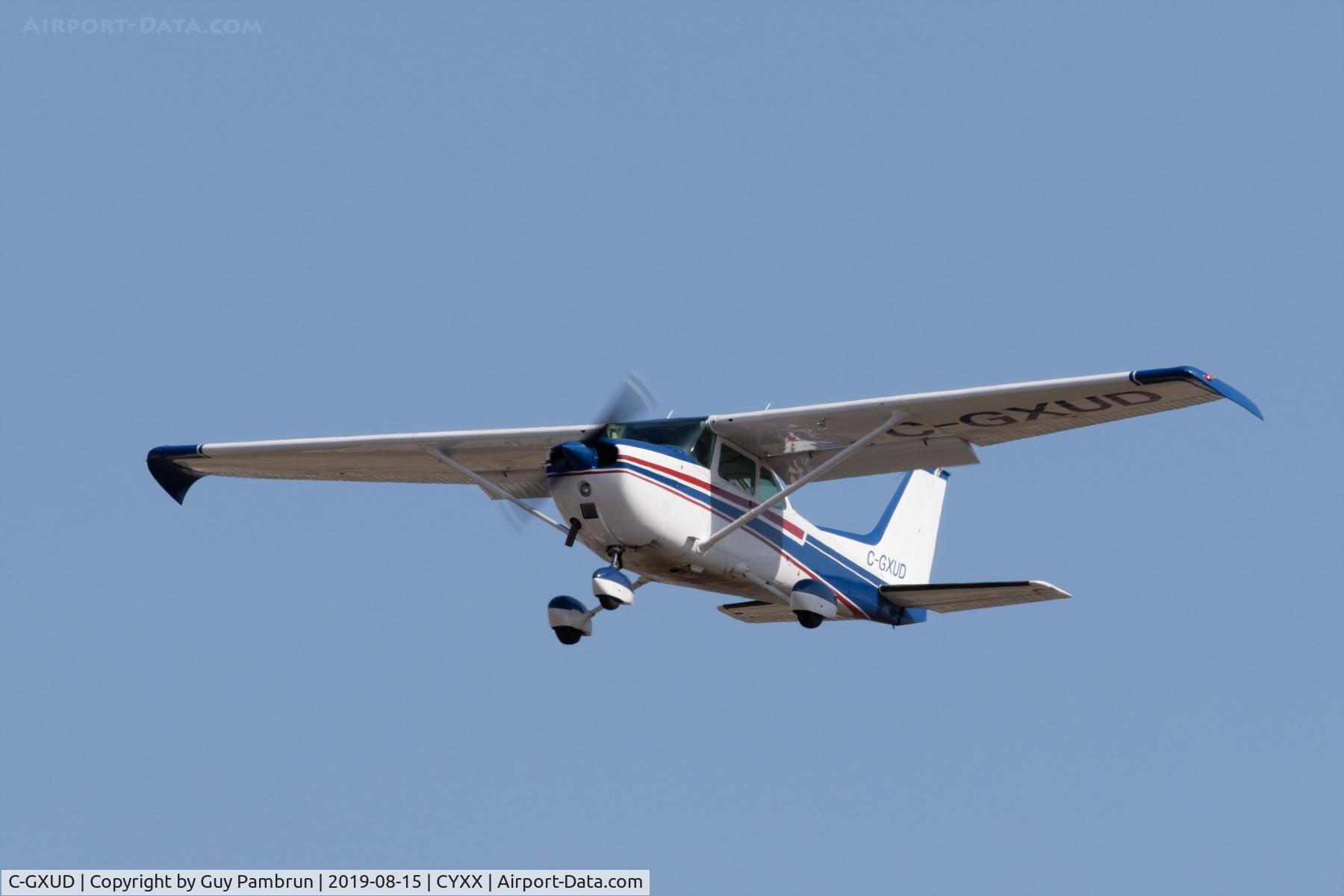 C-GXUD, 1974 Cessna 172M C/N 17262500, Landing