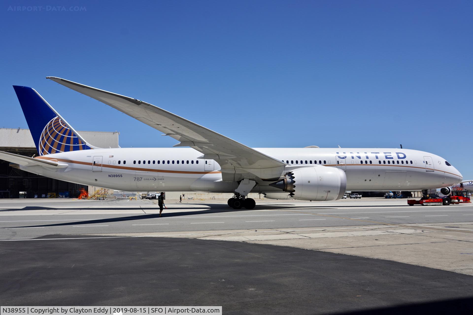 N38955, 2015 Boeing 787-9 Dreamliner C/N 37814, SFO 2019.