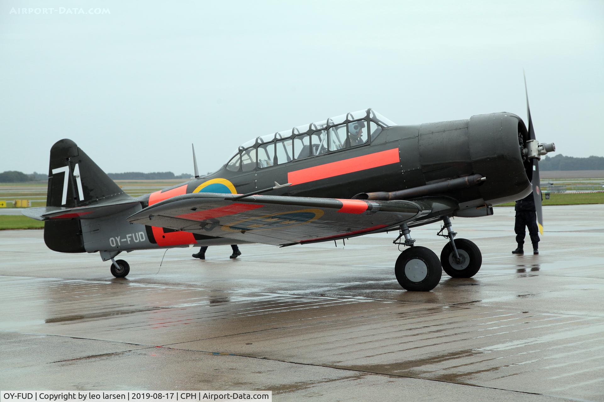 OY-FUD, 1942 Noorduyn AT-16 Harvard IIB C/N 14-486, Roskilde Air Show 17.8.2019
