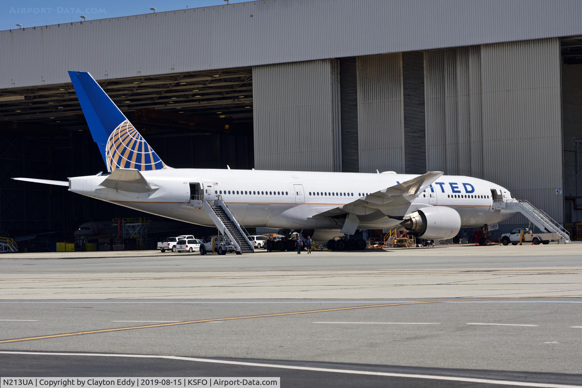 N213UA, 2000 Boeing 777-222 C/N 30219, SFO 2019.