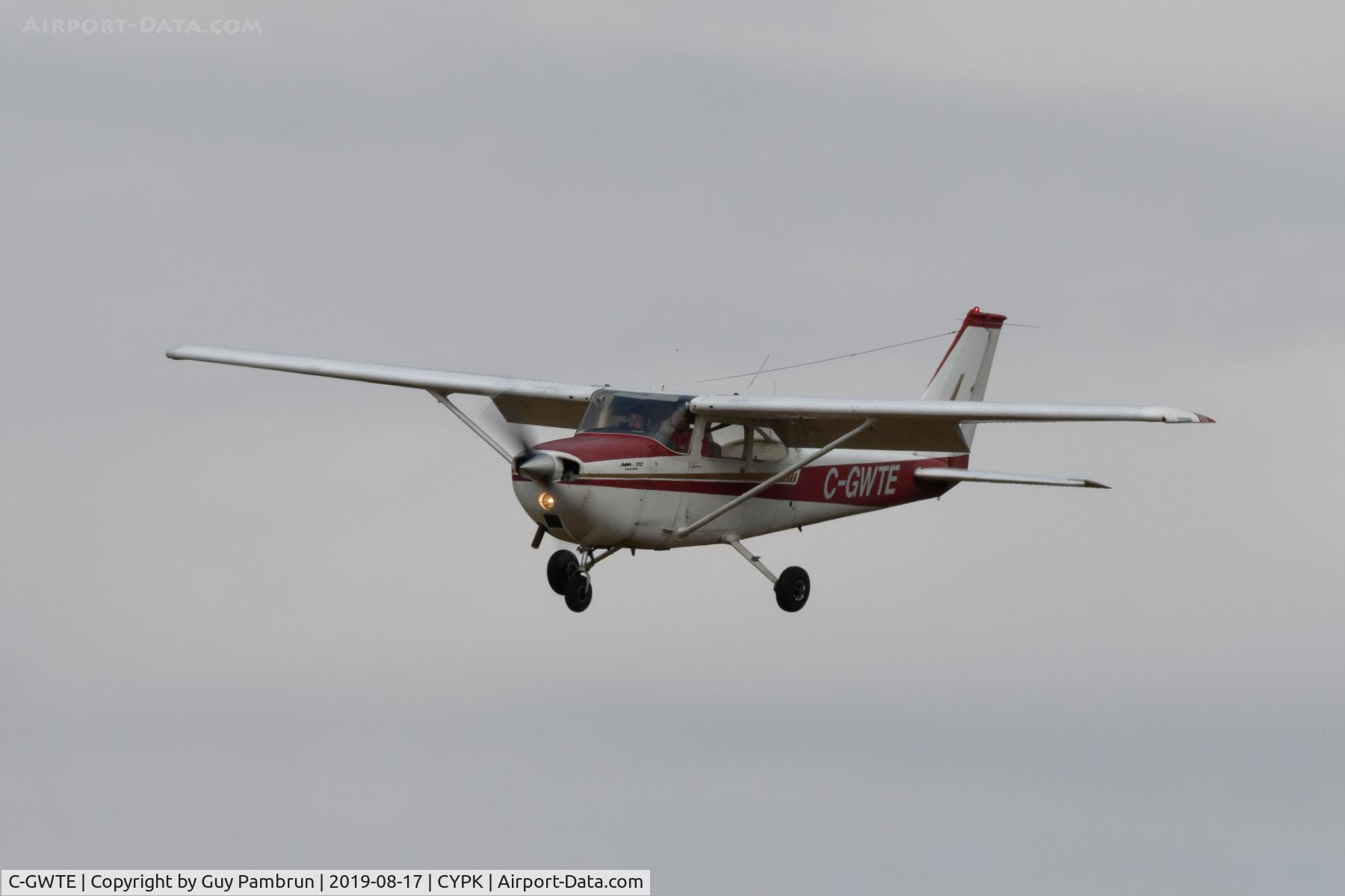 C-GWTE, 1975 Cessna 172M C/N 17265394, Landing