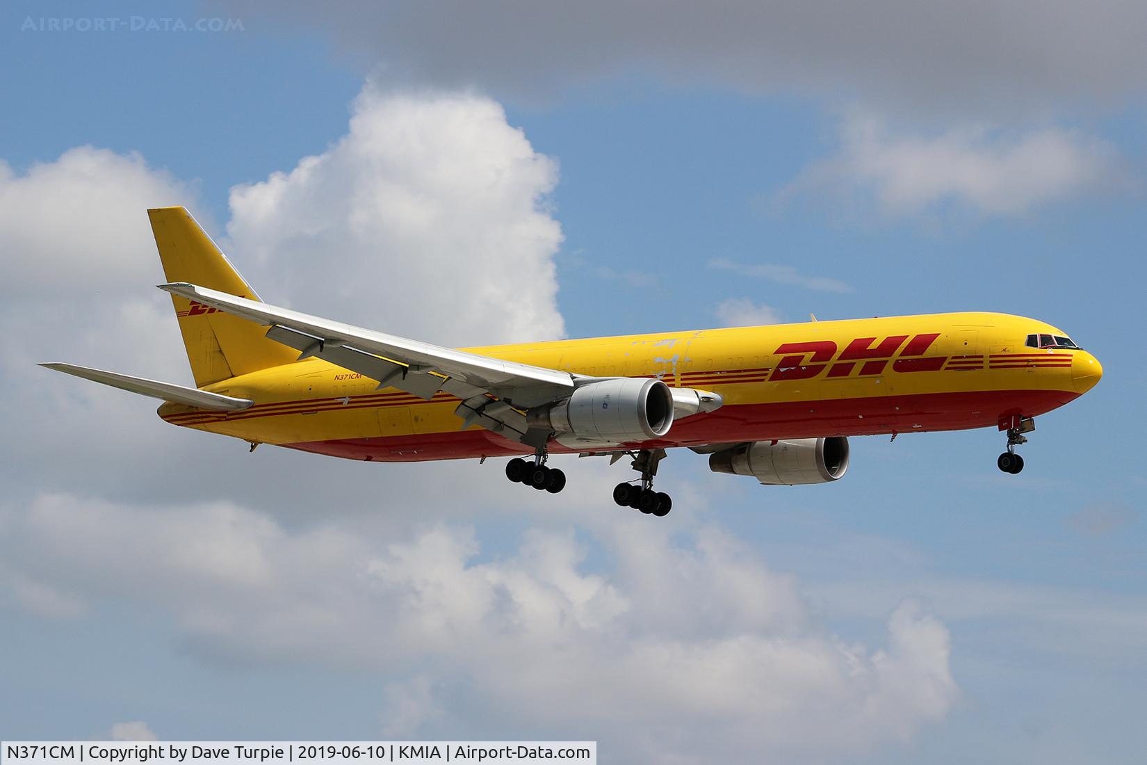 N371CM, 1994 Boeing 767-338 C/N 25577, No comment.