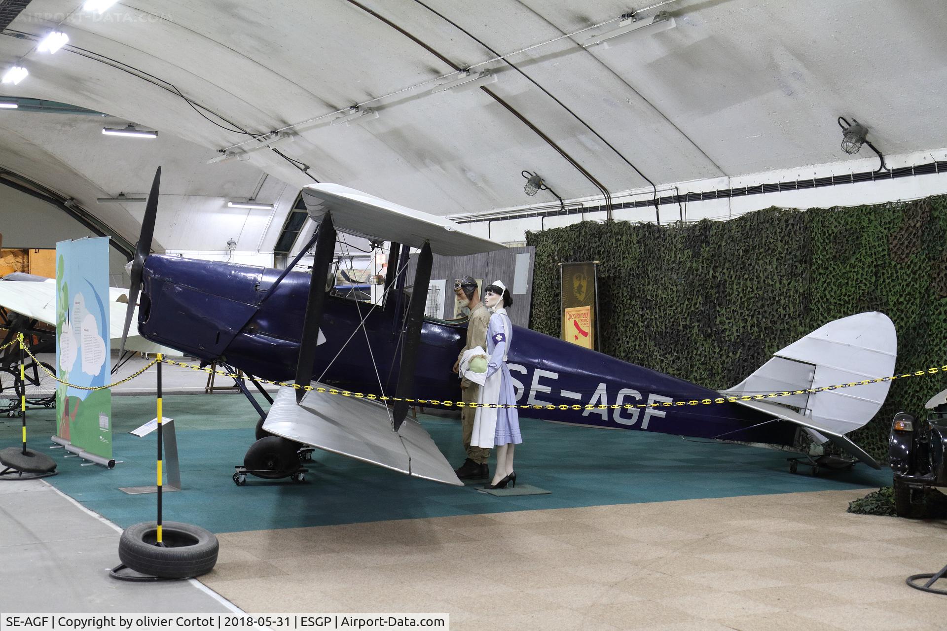SE-AGF, 1935 De Havilland DH.60G III Moth Major C/N 5132, A little diorama for this Moth