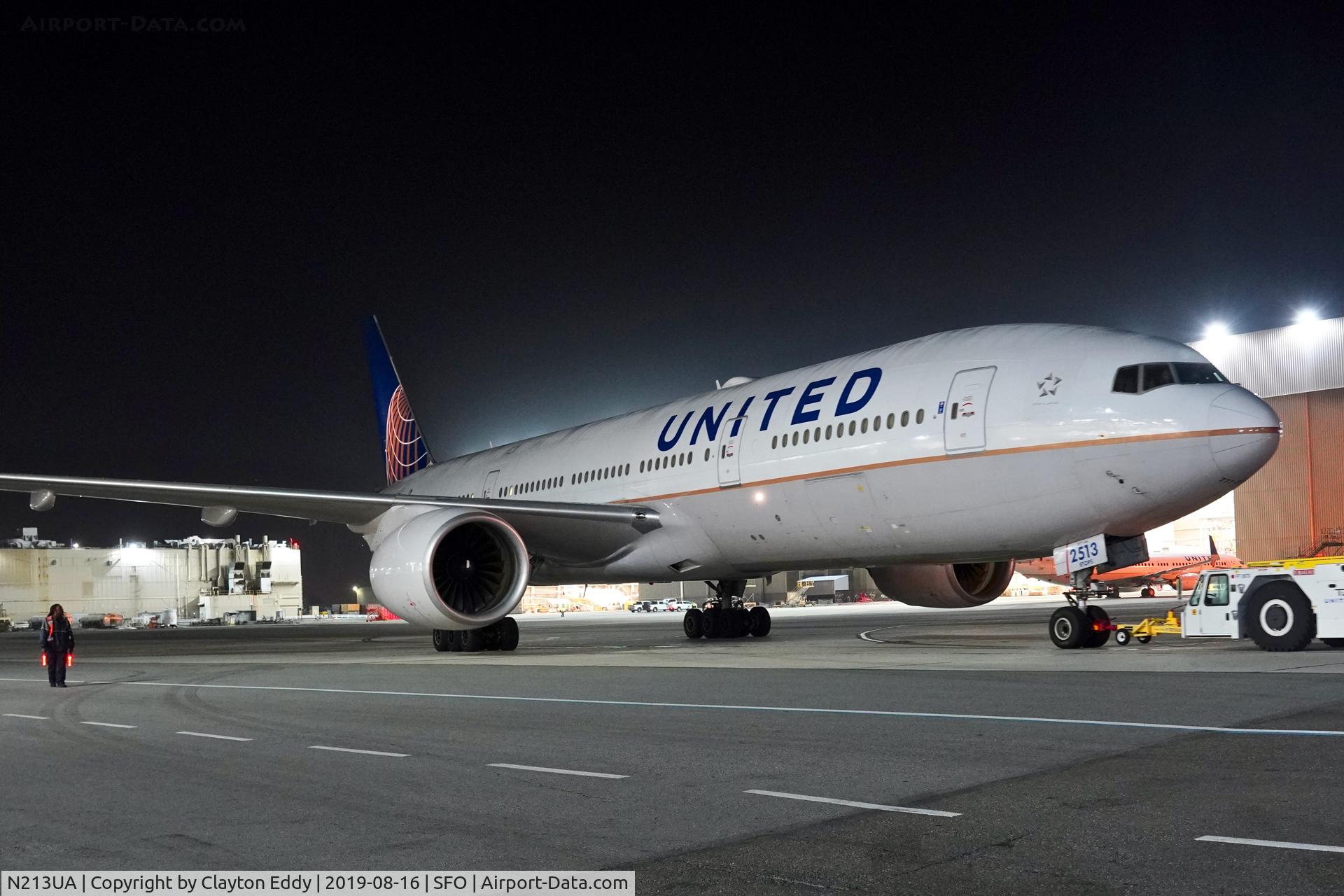 N213UA, 2000 Boeing 777-222 C/N 30219, SFO 2019.