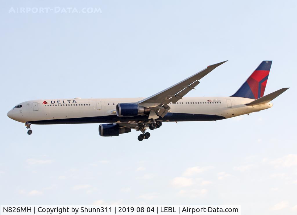N826MH, 1999 Boeing 767-432/ER C/N 29713, Landing rwy 25R