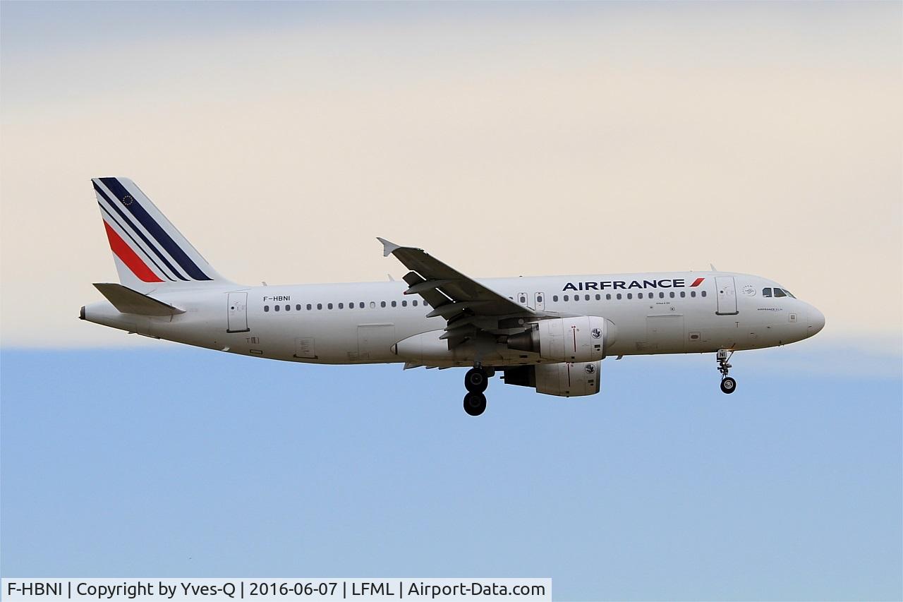 F-HBNI, 2011 Airbus A320-214 C/N 4820, Airbus A320-214, On final rwy 31R, Marseille-Provence Airport (LFML-MRS)