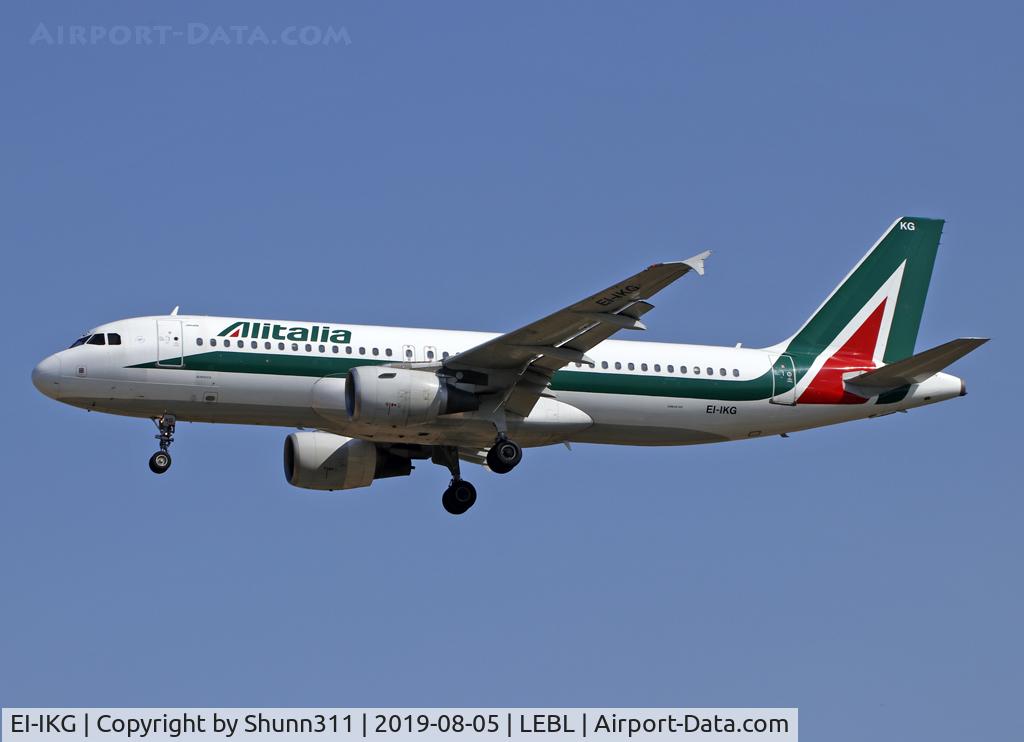 EI-IKG, 2001 Airbus A320-214 C/N 1480, Landing rwy 25R