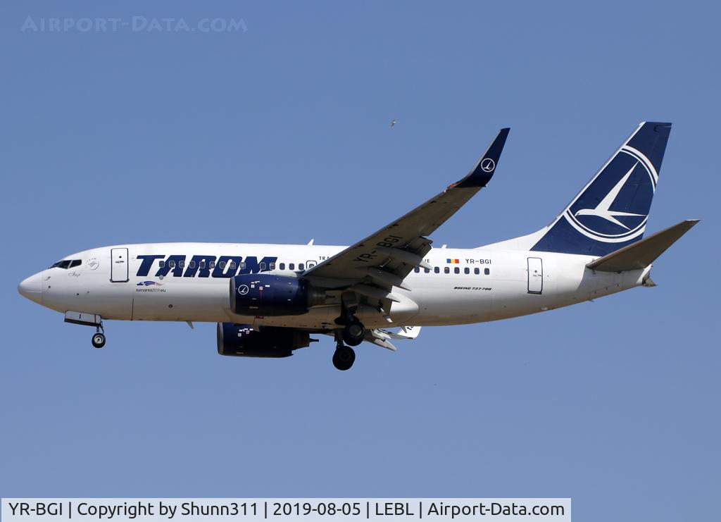 YR-BGI, 2003 Boeing 737-78J C/N 28439, Landing rwy 25R with additional small 'romania2019.eu' patch and titles
