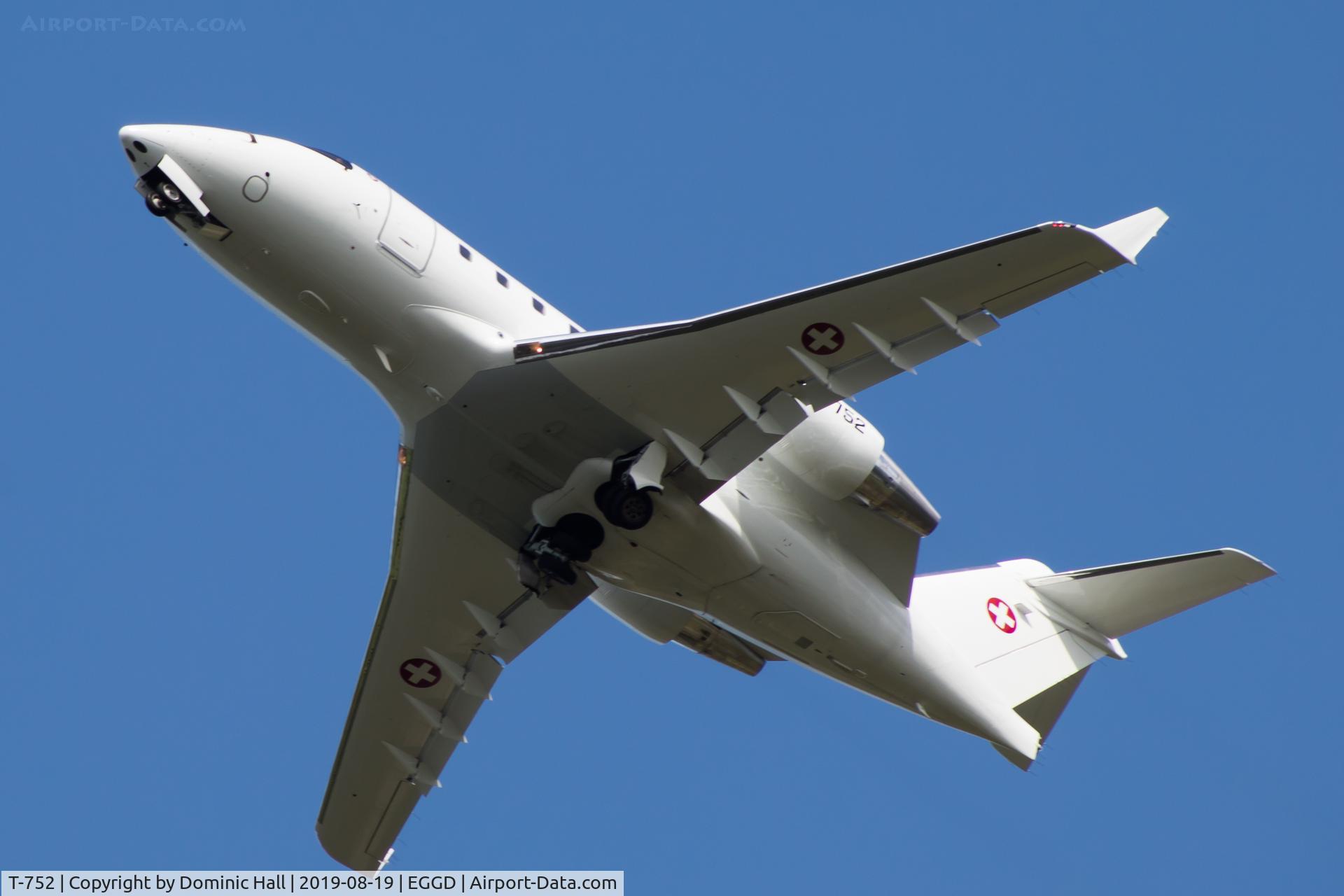 T-752, 2002 Bombardier Challenger 604 (CL-600-2B16) C/N 5540, Departing RWY 27