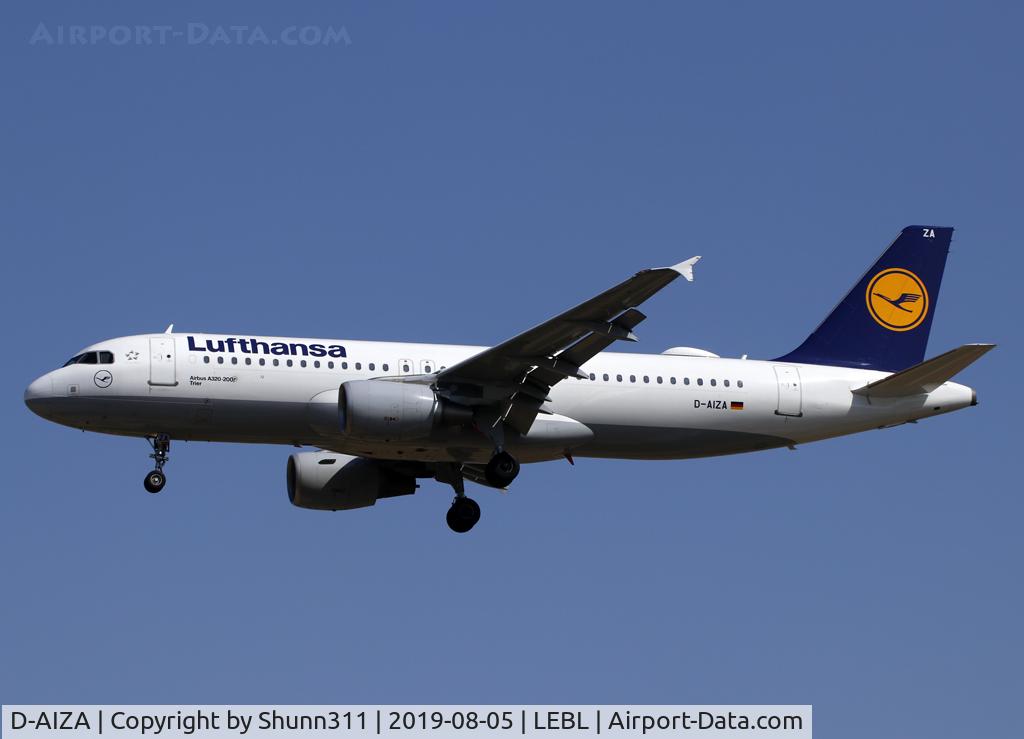 D-AIZA, 2009 Airbus A320-214 C/N 4097, Landing rwy 25R with wifi pod mounted...