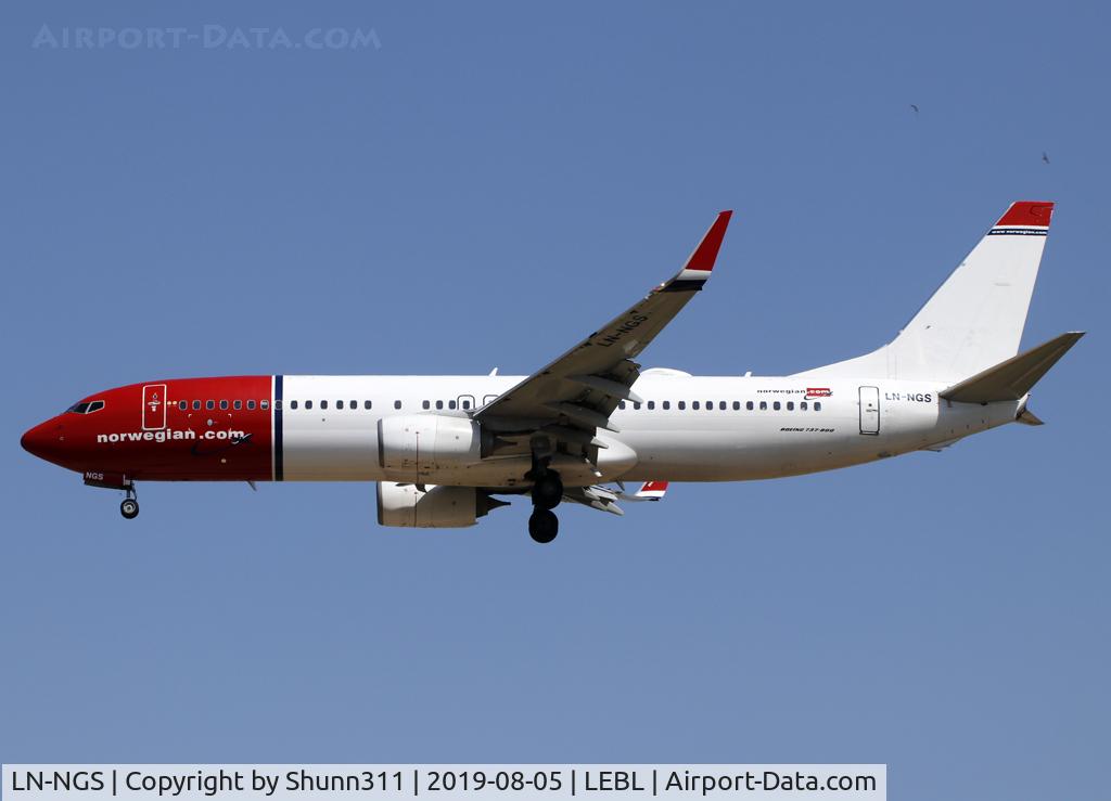 LN-NGS, 2014 Boeing 737-8JP C/N 39029, Landing rwy 25R with white tail...
