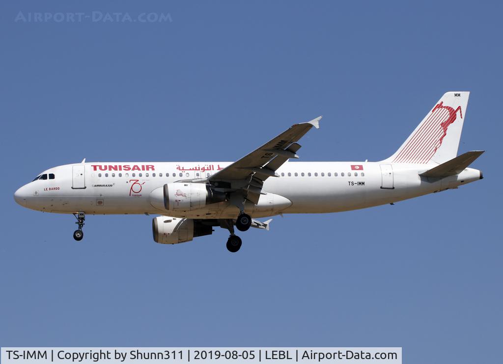 TS-IMM, 1999 Airbus A320-211 C/N 0975, Landing rwy 25R with additional 70th anniversary patch...