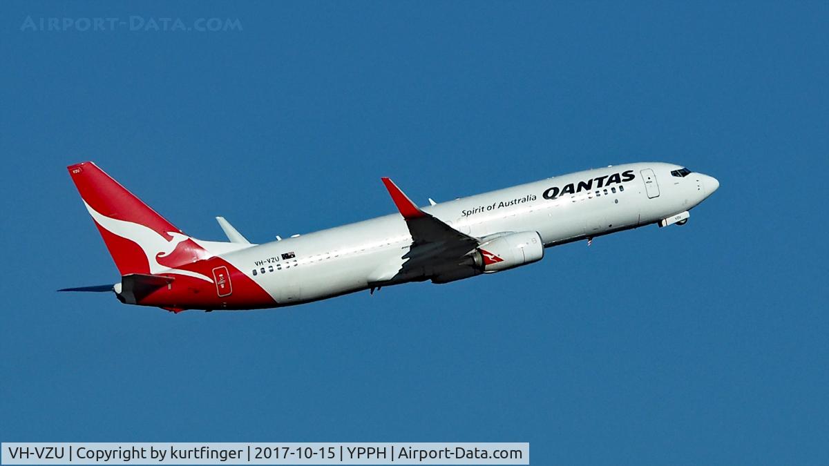 VH-VZU, 2011 Boeing 737-838 C/N 34187, Boeing 737-838. Qantas VH-VZU dep Rwy 21 YPPH 151017.
