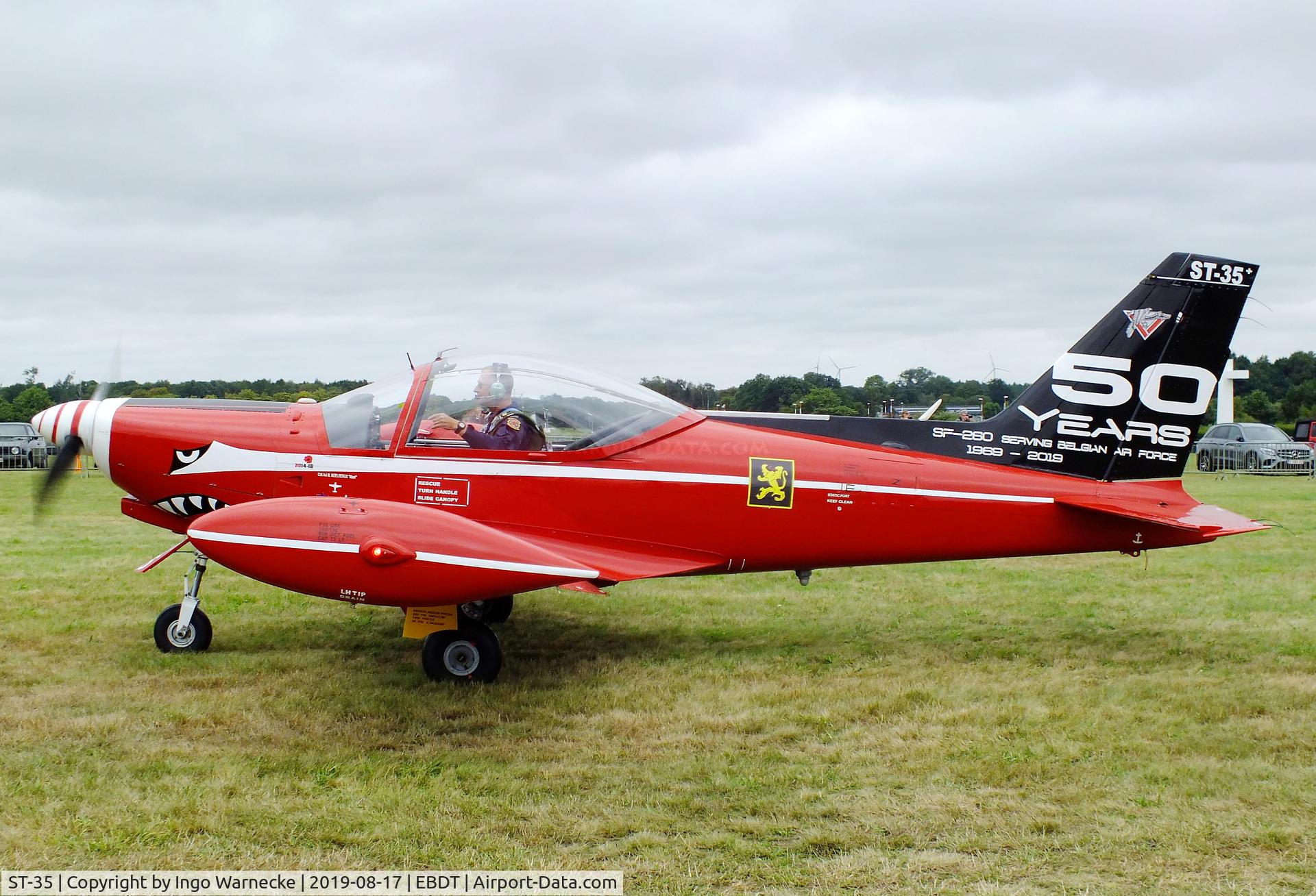 ST-35, SIAI-Marchetti SF-260M C/N 10-35, SIAI-Marchetti SF.260M of the 'Diables Rouges / Red Devils' Belgian Air Force Aerobatic Team at the 2019 Fly-in at Diest/Schaffen airfield