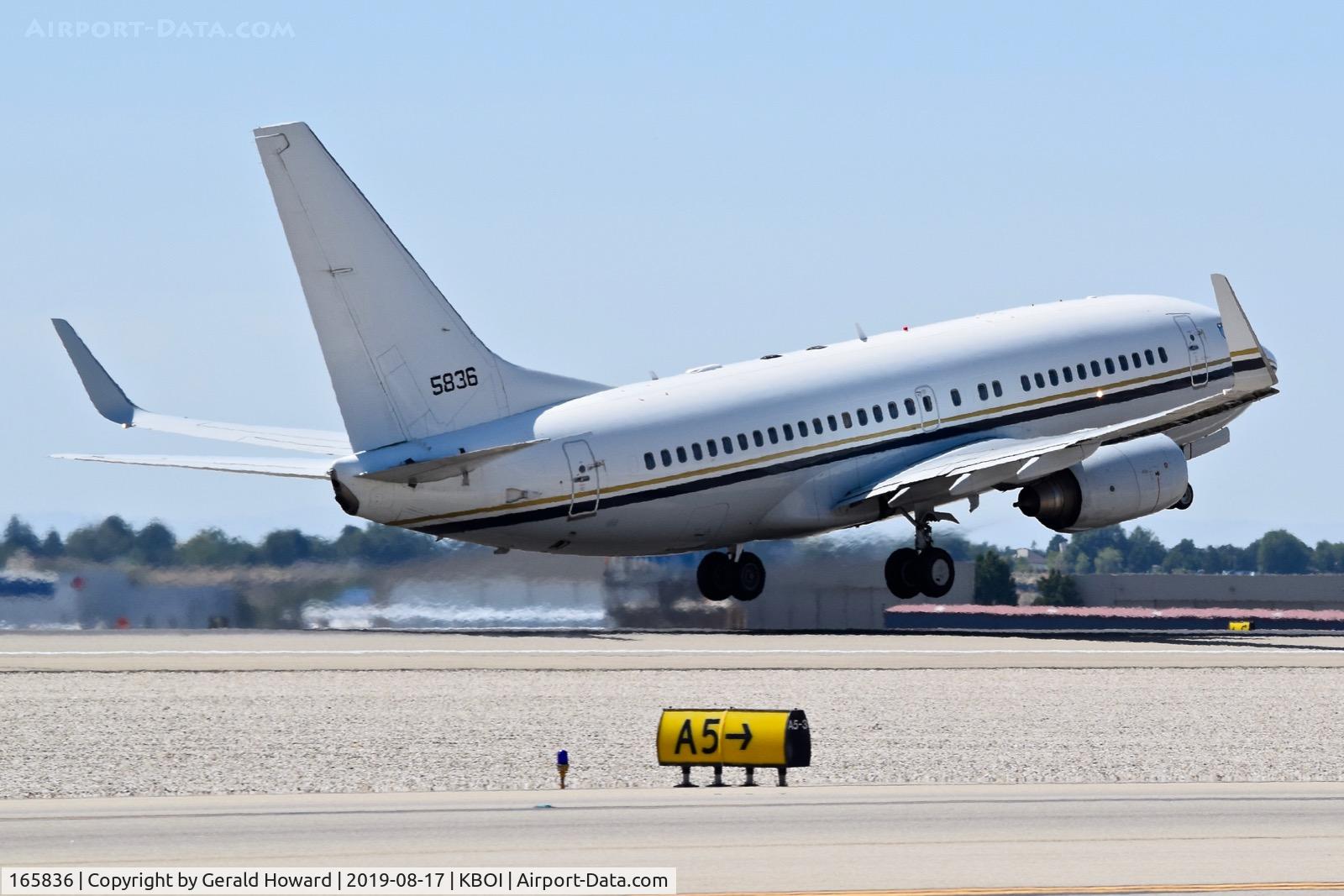 165836, 2004 Boeing C-40A Clipper C/N 33836, Departing RWY 28R.