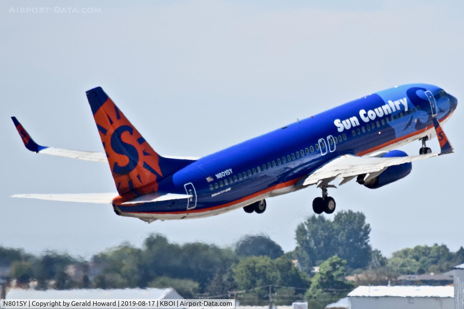 N801SY, 2001 Boeing 737-8Q8 C/N 30332, Climb out from RWY 28R.