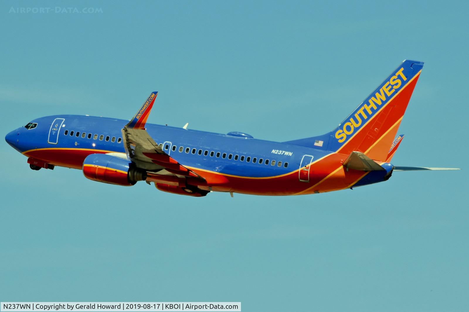 N237WN, 2006 Boeing 737-7H4 C/N 34632, Departing KBOI.