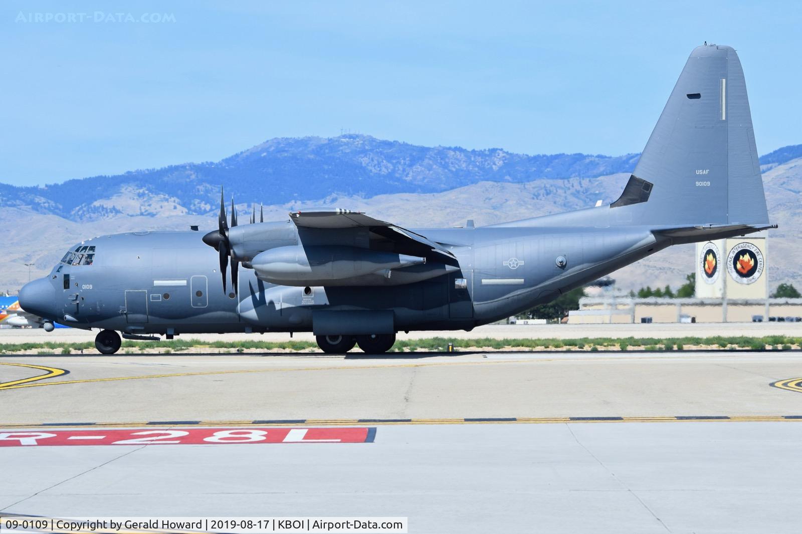 09-0109, 2009 Lockheed Martin HC-130J Combat King II Hercules Hercules C/N 382-5634, Touch and go on RWY 28L.