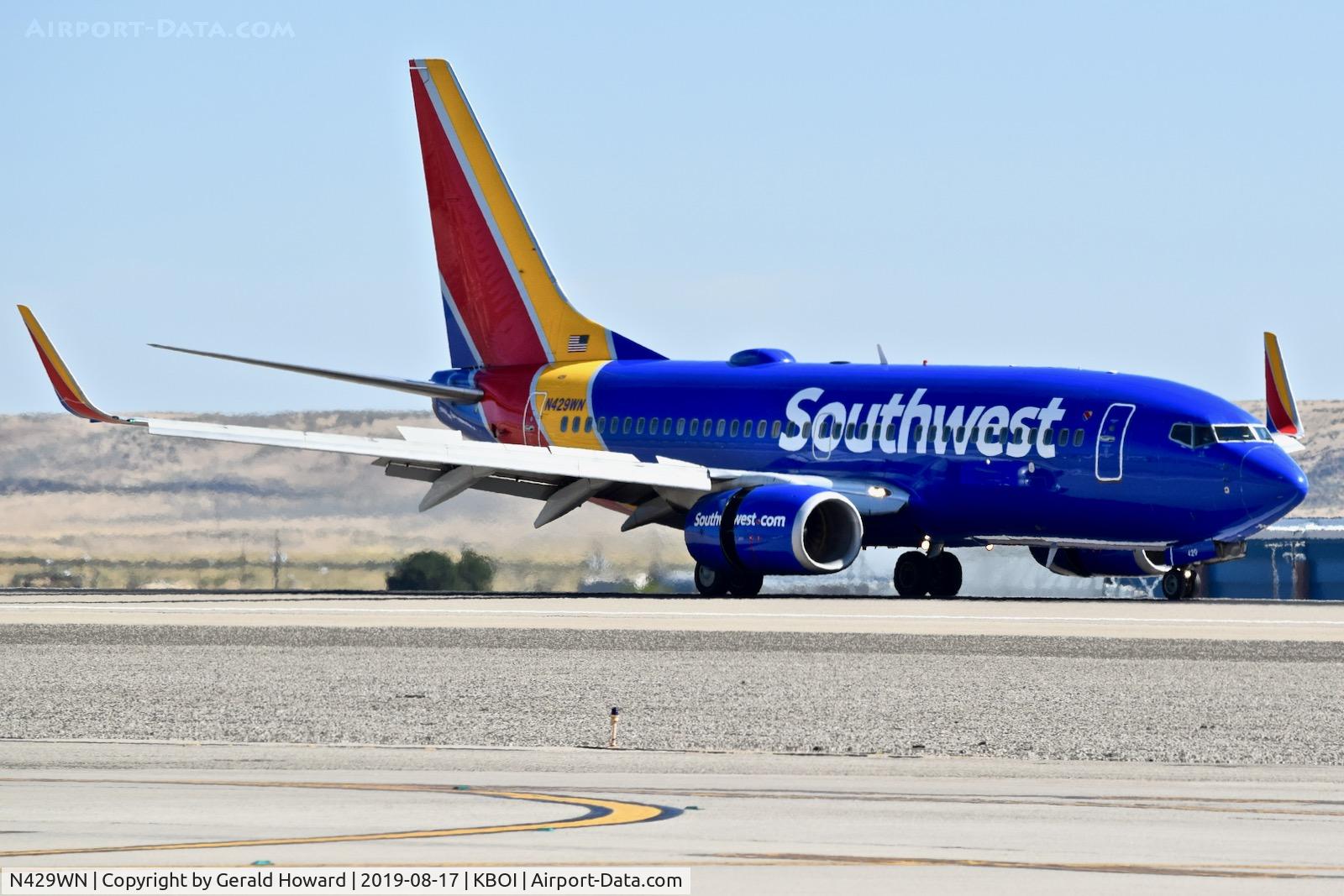N429WN, 2002 Boeing 737-7H4 C/N 33658, Landing roll out on RWY 28R.
